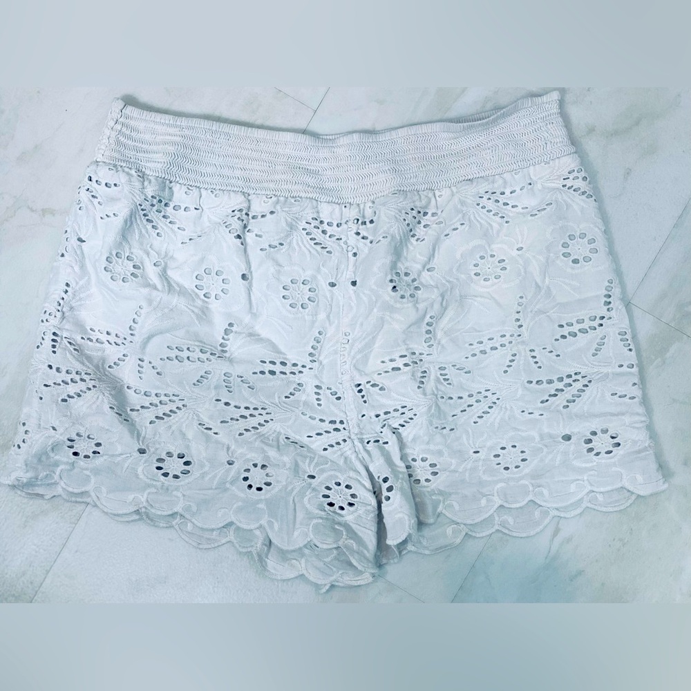 White Crow elastic waste shorts. Size Large. SUPER COMFORTABLE!